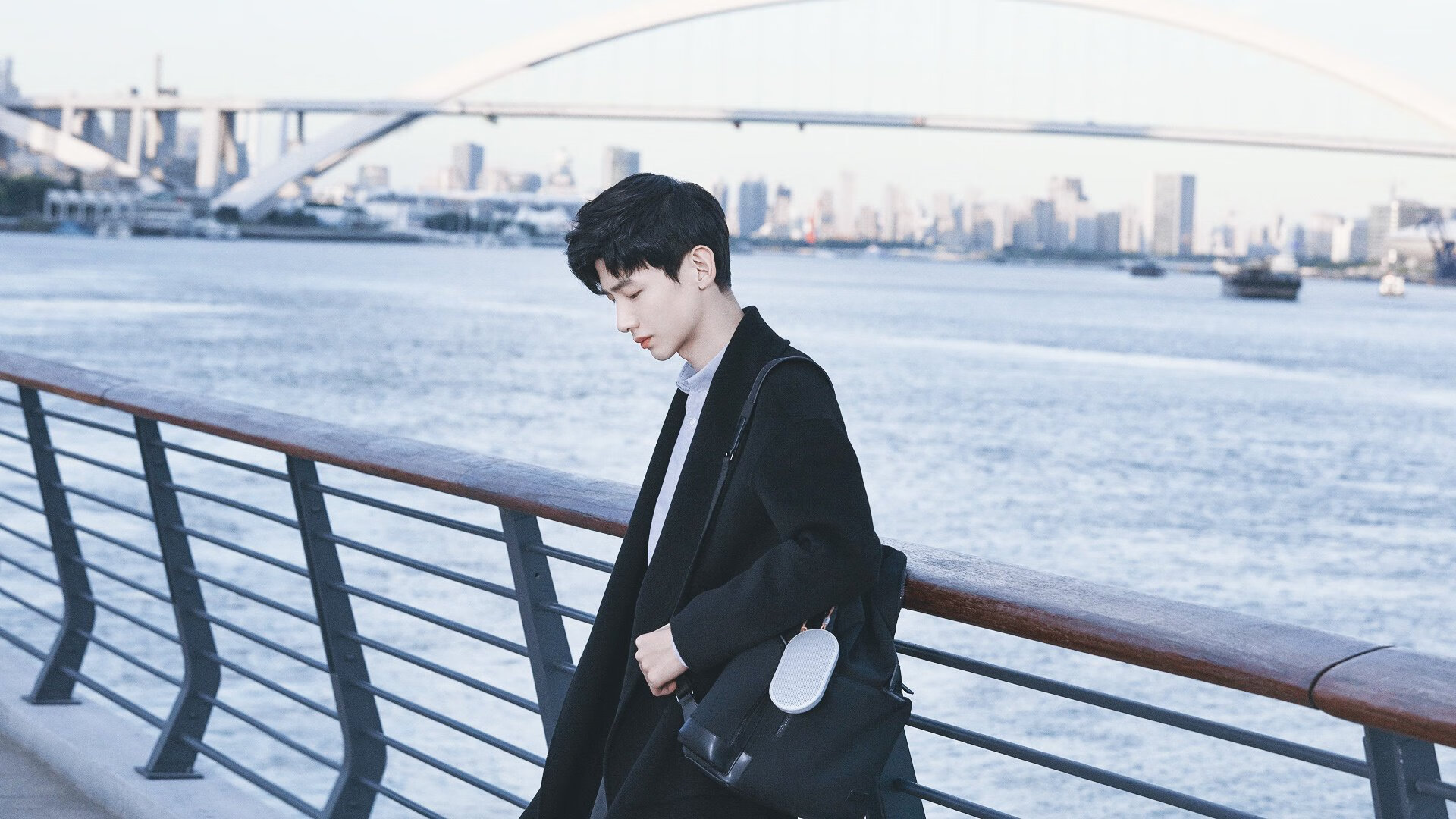 kaiyun开云·官方网站-“幕后英雄：团队的坚韧与智慧”，幕后团队 英文