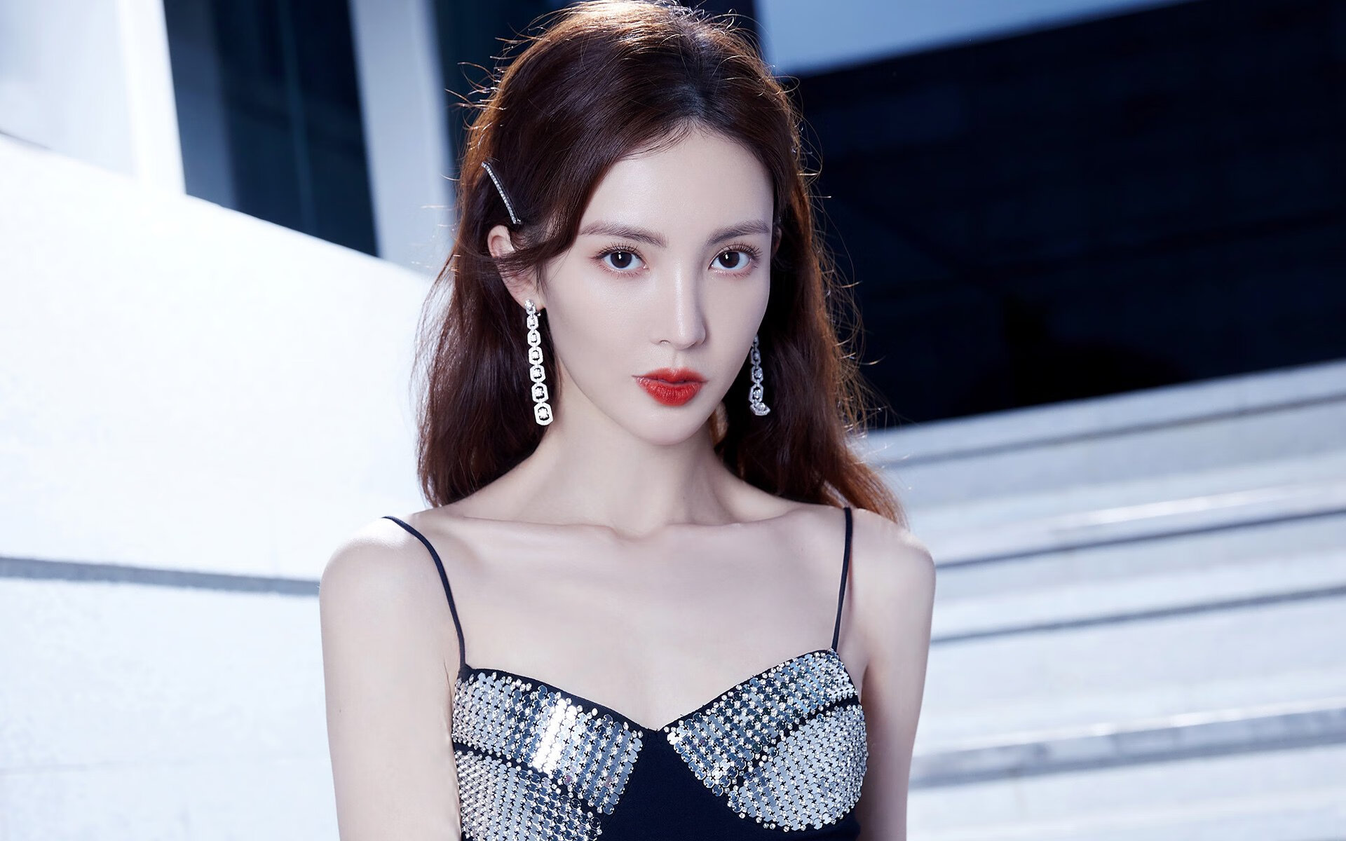 库兹马诺维奇在巴黎奥运会手球比赛中展现出出色的指挥能力，库兹马出任首发