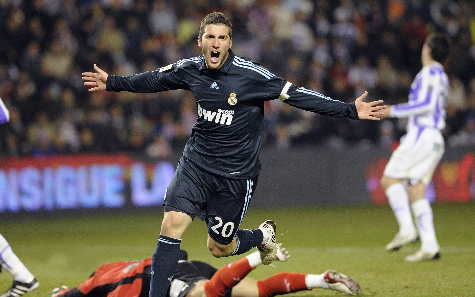 开云官网-绝杀“终极闪光”——球队最后瞬间的英雄表现，终极闪光是谁的技能