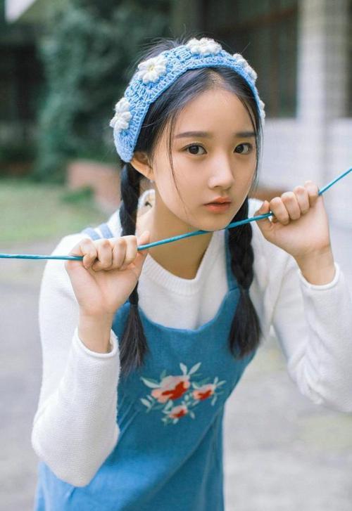 麦基翁200米仰泳赛场表现引关注，游泳名将麦基翁